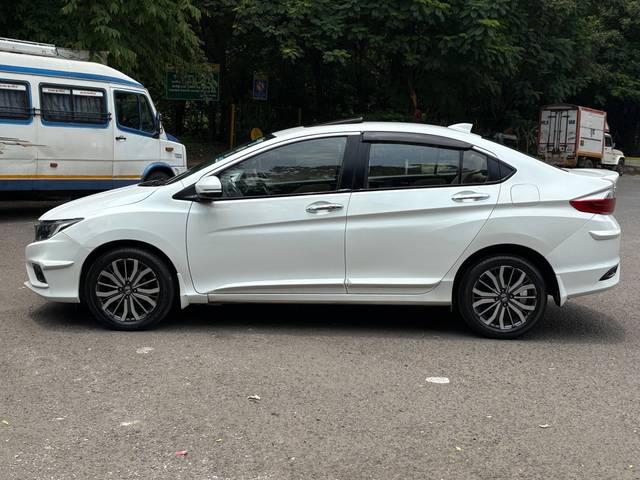 https://images10.gaadi.com/usedcar_image/4600968/original/processed_7656abd0-97ce-4de7-81e3-f5a38acf835b.jpg?imwidth=6402