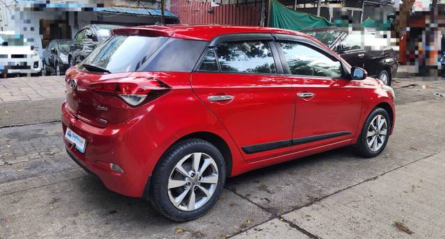 https://images10.gaadi.com/usedcar_image/4600974/original/processed_55bd5a30875f237933b1e5070128e393.jpg?imwidth=6401
