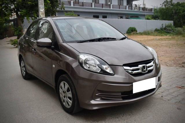 https://images10.gaadi.com/usedcar_image/4600990/original/processed_c2efd4dab7b233b12a2b5ab44952683c.jpg?imwidth=6400
