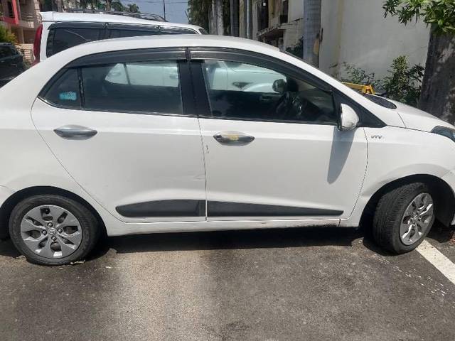 https://images10.gaadi.com/usedcar_image/4600997/original/processed_ce2f2cde-6b88-4bdc-aae6-e9371bcc7706.jpeg?imwidth=6401