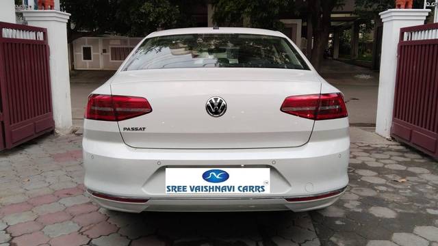 https://images10.gaadi.com/usedcar_image/4601003/original/processed_f57a1375e491893654775d45e8a41f2b.jpg?imwidth=6402