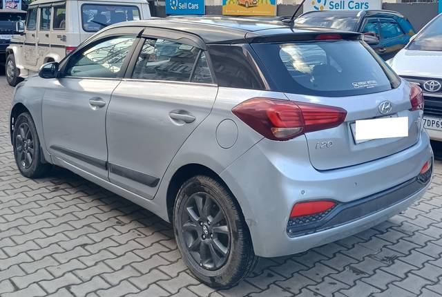 https://images10.gaadi.com/usedcar_image/4601079/original/processed_0db92c0b-26f9-498c-ae8a-f5978ccab952.jpg?imwidth=6402