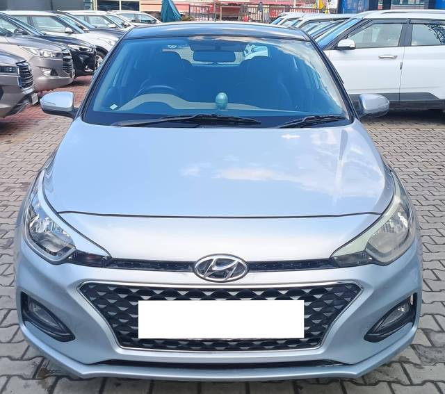 https://images10.gaadi.com/usedcar_image/4601079/original/processed_4ee81d0c-2f26-42d5-8b93-53fc1953f934.jpg?imwidth=6400