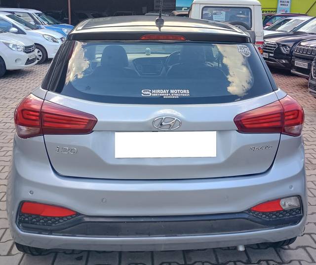 https://images10.gaadi.com/usedcar_image/4601079/original/processed_c3d4c731-2896-4bcb-9e80-33c2e7428ecf.jpg?imwidth=6401