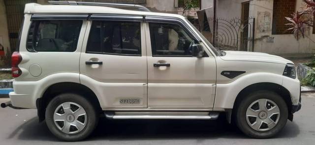 https://images10.gaadi.com/usedcar_image/4601082/original/processed_b5b9c375241ddb528abc7c7d8c073859.jpg?imwidth=6401