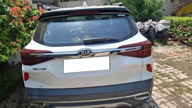 https://images10.gaadi.com/usedcar_image/4601093/original/processed_ccb42333-0113-4053-8d53-2251b8b1948b.JPG?imwidth=6400