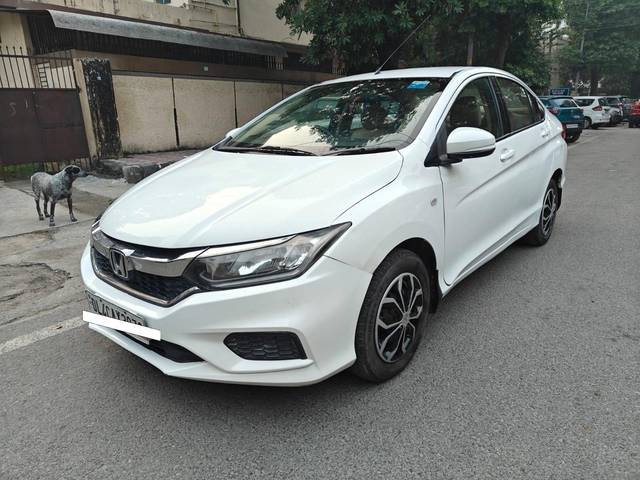 https://images10.gaadi.com/usedcar_image/4601121/original/processed_840c2155e1a70b3857c1a899c804cde4.jpg?imwidth=6400