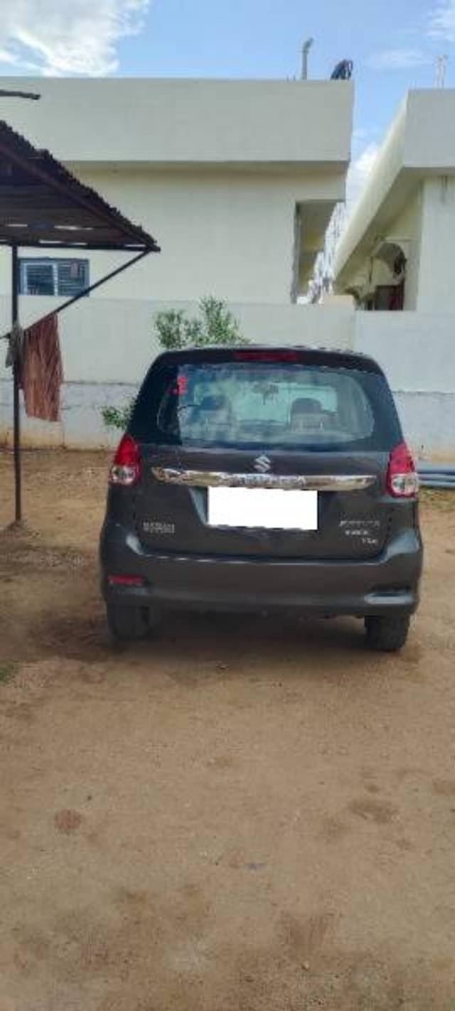 https://images10.gaadi.com/usedcar_image/4601139/original/processed_cdd121a3-e1b0-4c94-a537-a642a8e94f7e.jpg?imwidth=6402