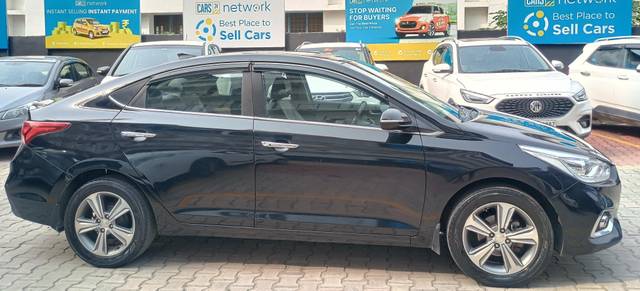 https://images10.gaadi.com/usedcar_image/4601147/original/processed_62033030-1ad7-4f2e-b0dd-b0d03f75de33.jpg?imwidth=6401