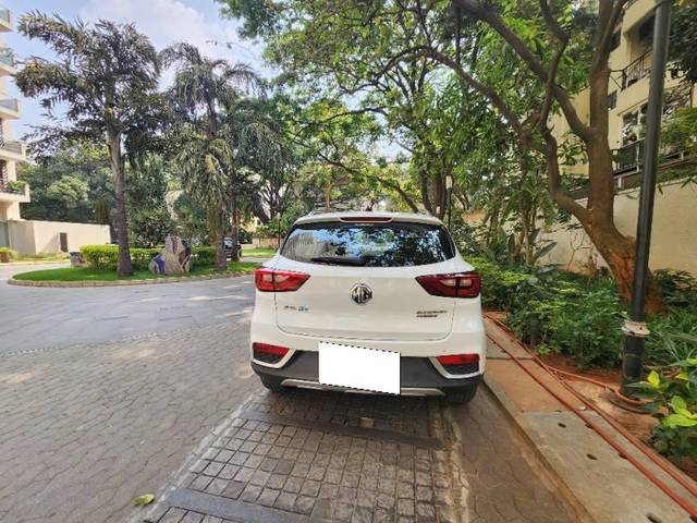 https://images10.gaadi.com/usedcar_image/4601157/original/processed_8d78a165-fb7b-41dc-822b-cb94419b8e25.jpg?imwidth=6401