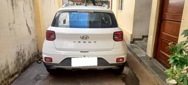 https://images10.gaadi.com/usedcar_image/4601172/original/processed_19a4545f-f92b-45d1-bef3-58a19595949d.jpg?imwidth=6401