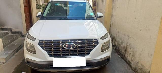 https://images10.gaadi.com/usedcar_image/4601172/original/processed_631c05b9-0691-484b-8723-99e8d1d1996c.jpg?imwidth=6400