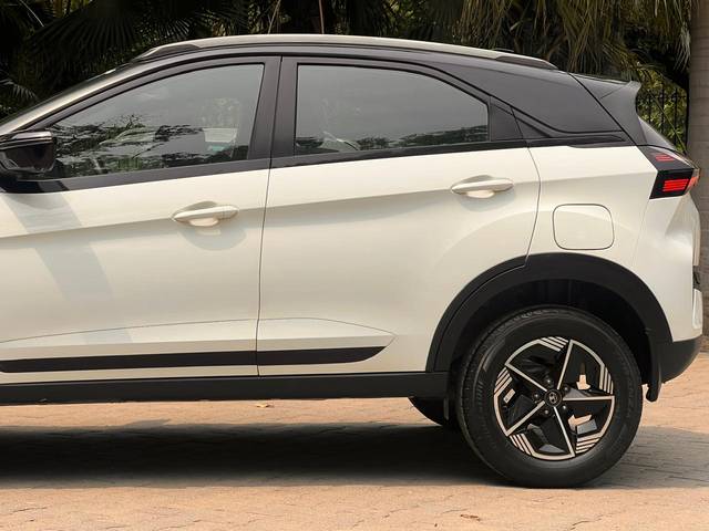 https://images10.gaadi.com/usedcar_image/4601232/original/91ead43463daf870deefc359d5030ea5.jpg?imwidth=6402