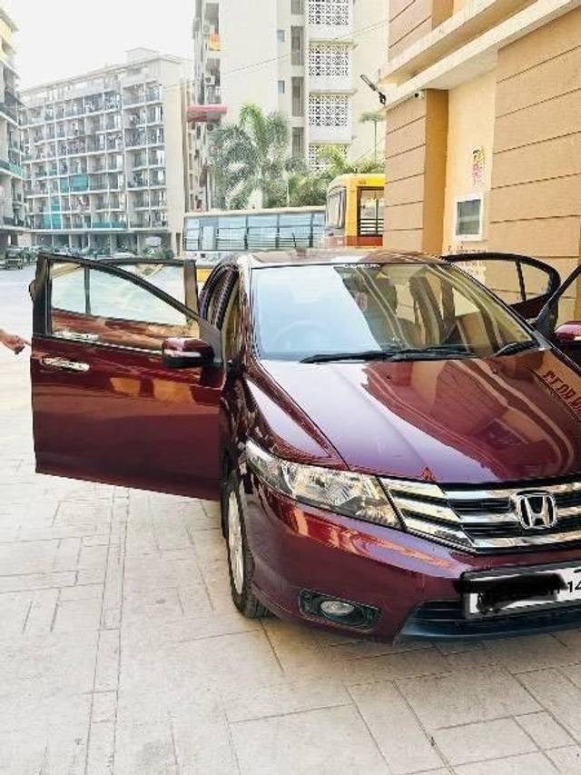 https://images10.gaadi.com/usedcar_image/4601246/original/processed_processed_7ffef5e1-6a25-4e5e-8f27-b491662179a3.jpeg?imwidth=6400