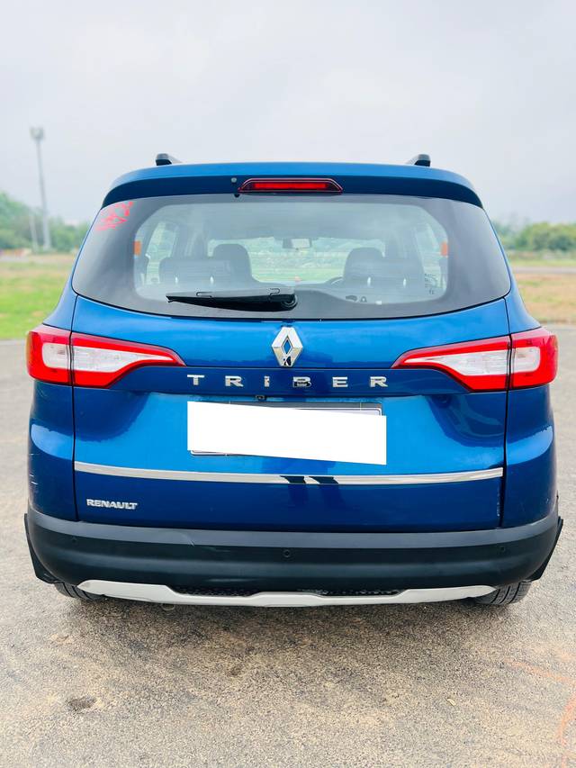 https://images10.gaadi.com/usedcar_image/4601269/original/processed_d37db3b6045c6c4d30bb5495944a4a82.jpeg?imwidth=6401