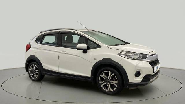 https://images10.gaadi.com/usedcar_image/4601280/original/f518d163cb234d7645f086e1e9c4eb41.jpg?imwidth=6400