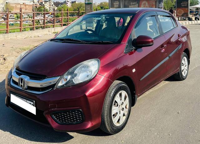 https://images10.gaadi.com/usedcar_image/4601365/original/processed_fbf465e359f83444a108a393cd7f38e7.jpg?imwidth=6400