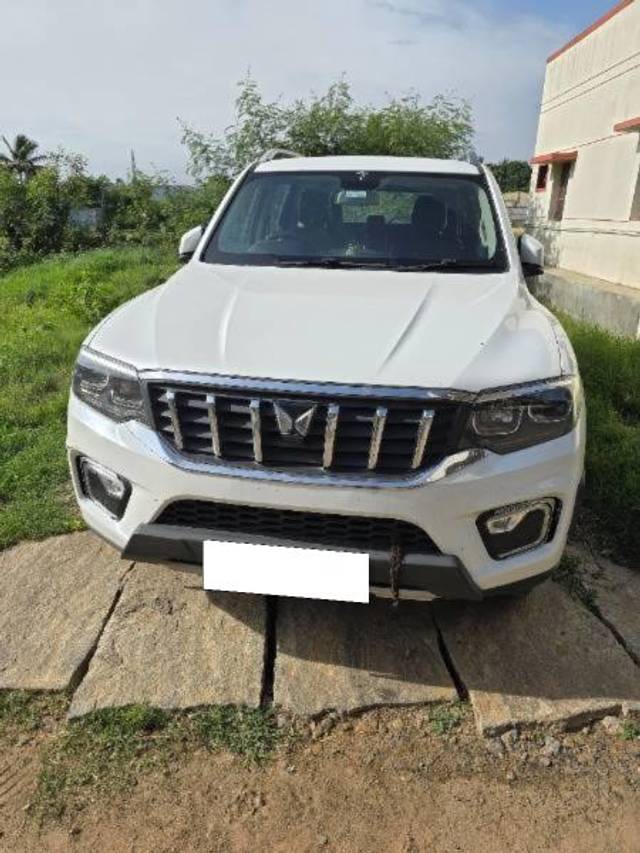 https://images10.gaadi.com/usedcar_image/4601367/original/processed_65c50aaa-e52a-4f1e-a52f-ff44e5492798.jpg?imwidth=6401