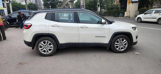 https://images10.gaadi.com/usedcar_image/4601368/original/processed_a131187596c338fb33fa5d7b5a3a3ee5.jpg?imwidth=6401