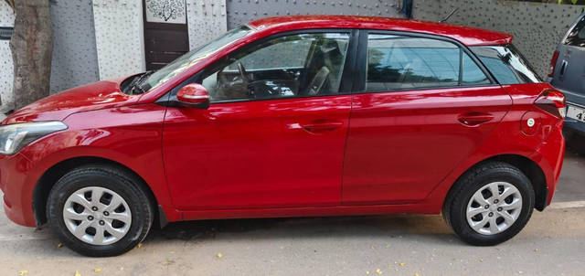 https://images10.gaadi.com/usedcar_image/4601381/original/processed_a382869fdda5f1655c08d9c21174cb3b.png?imwidth=6402