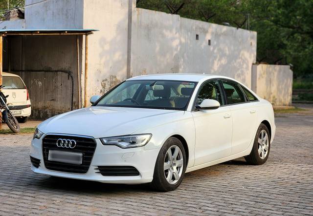 https://images10.gaadi.com/usedcar_image/4601382/original/processed_144d44c30cf5411bb2e570dae0ba9f09.jpg?imwidth=6400