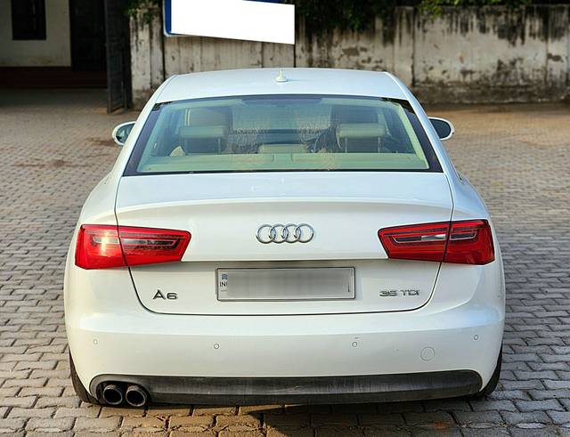 https://images10.gaadi.com/usedcar_image/4601382/original/processed_eb87f109805672e807a1fdcb0549c46b.jpg?imwidth=6402