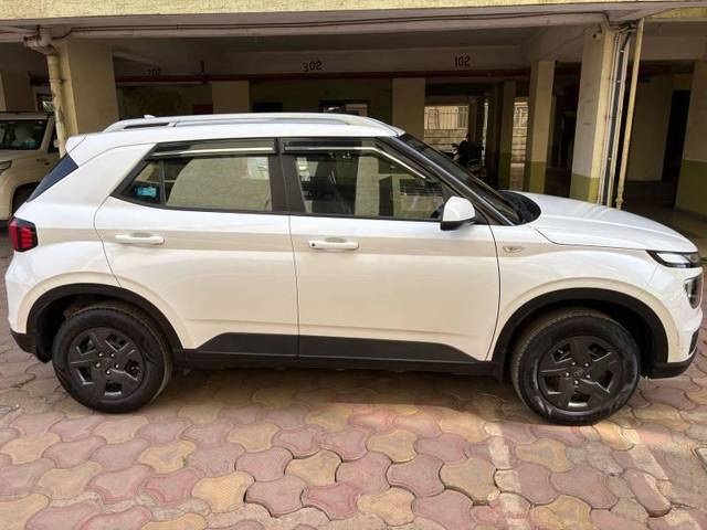 https://images10.gaadi.com/usedcar_image/4601435/original/processed_0cb32829-bf8d-4b7b-93b2-c2bb45661fe0.jpg?imwidth=6401