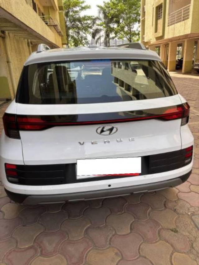 https://images10.gaadi.com/usedcar_image/4601435/original/processed_ed0c5669-cf4e-4581-97e5-13e8bd6d2c5c.jpg?imwidth=6402