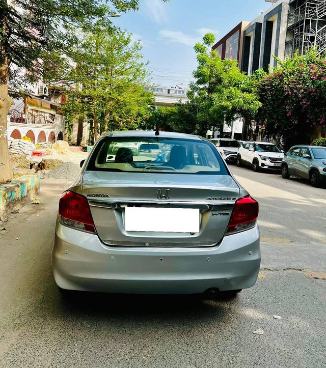 https://images10.gaadi.com/usedcar_image/4601455/original/processed_3ac490ed186b4f66d2b898774d6bdc6c.jpg?imwidth=6401