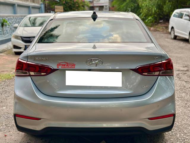 https://images10.gaadi.com/usedcar_image/4601465/original/processed_1968ac17a9116048fd25f99b34d84bd5.jpg?imwidth=6401