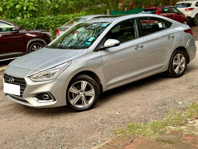 https://images10.gaadi.com/usedcar_image/4601465/original/processed_1c507f23bf8fa37ba3e45353db6f6c99.jpg?imwidth=6400