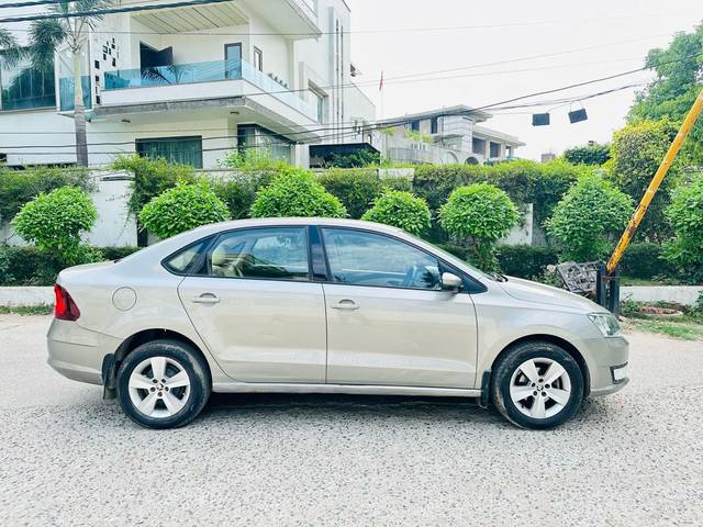 https://images10.gaadi.com/usedcar_image/4601466/original/ecaf77428cf090c071986d0f6ebdb599.jpg?imwidth=6401