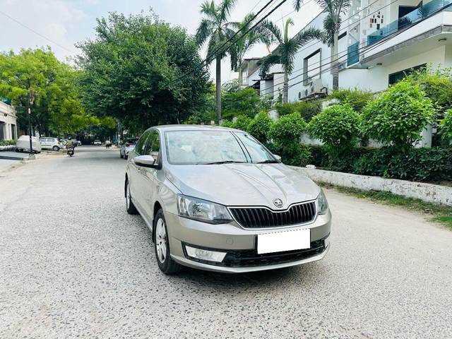 https://images10.gaadi.com/usedcar_image/4601466/original/processed_35eb4243ef9a9c7fdb86cab0d9bfbd2e.jpg?imwidth=6400