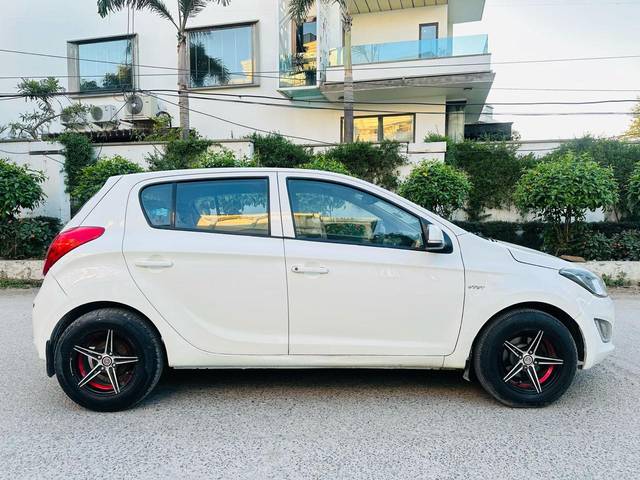 https://images10.gaadi.com/usedcar_image/4601518/original/96772c7571732e129f0260250dcfe7fd.jpg?imwidth=6401