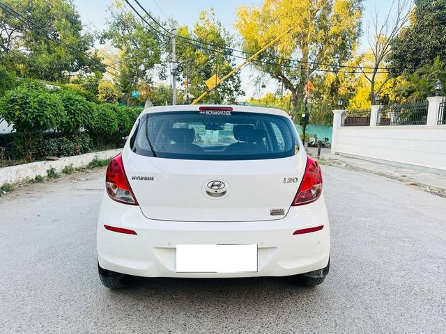 https://images10.gaadi.com/usedcar_image/4601518/original/processed_8fbd85aedb05823ae558ea39fc537008.jpg?imwidth=6402