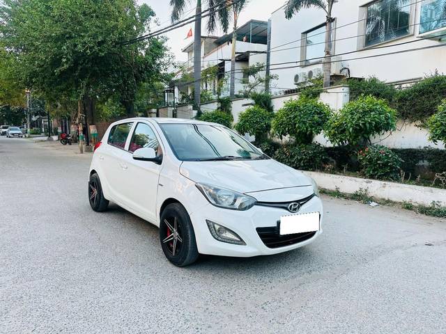 https://images10.gaadi.com/usedcar_image/4601518/original/processed_afd41215ca5b982d04f720cd00820fb4.jpg?imwidth=6400