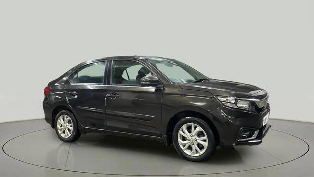 https://images10.gaadi.com/usedcar_image/4601520/original/1a4ce88917a67de47a25b51c7231ea46.jpg?imwidth=6400