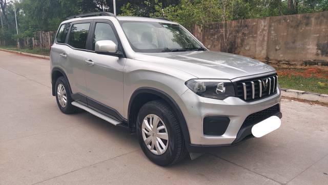 https://images10.gaadi.com/usedcar_image/4601531/original/e7ffd105f5c21a37897fdf370713da08.jpg?imwidth=6400