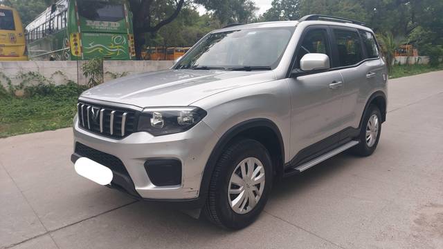 https://images10.gaadi.com/usedcar_image/4601531/original/processed_ef6c729edf9e5541a516e398a3f12446.jpg?imwidth=6402