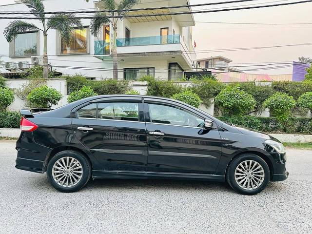 https://images10.gaadi.com/usedcar_image/4601532/original/processed_51bb1f498879a6d5230b9e03d3492571.jpg?imwidth=6401