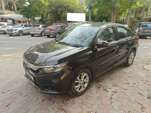 https://images10.gaadi.com/usedcar_image/4601548/original/processed_d546f803d48e30b44063a983c921cf19.jpg?imwidth=6402