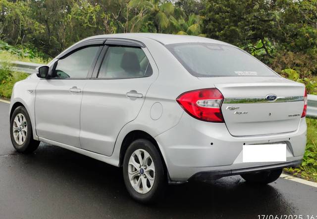 https://images10.gaadi.com/usedcar_image/4601565/original/processed_e49687aaa8881bc7a20fcffdf76ff860.jpg?imwidth=6402