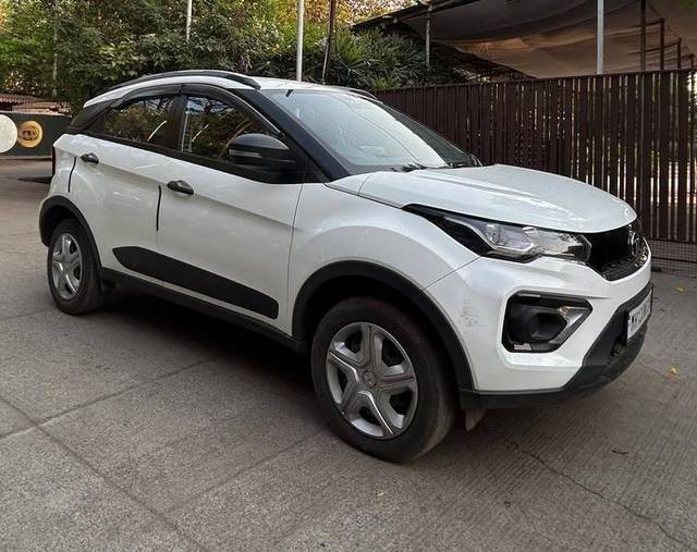 https://images10.gaadi.com/usedcar_image/4601570/original/processed_5afee4946006a1727f5f16bbe8b14db6.jpg?imwidth=6400