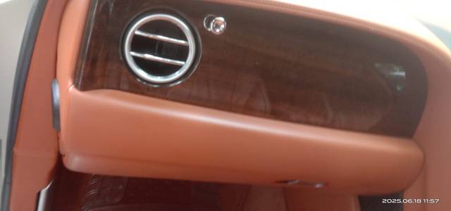 https://images10.gaadi.com/usedcar_image/4601597/original/1384224999d40eceae752c037fbb7a88.jpg?imwidth=6402