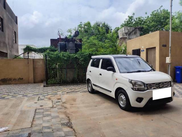 https://images10.gaadi.com/usedcar_image/4601667/original/processed_34d573eb-736f-48ec-b4d9-18ad6d52fe05.jpg?imwidth=6400