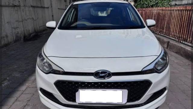 https://images10.gaadi.com/usedcar_image/4601668/original/processed_63a0ba02-54ae-422e-b827-0dfbd4358e10.jpg?imwidth=6400