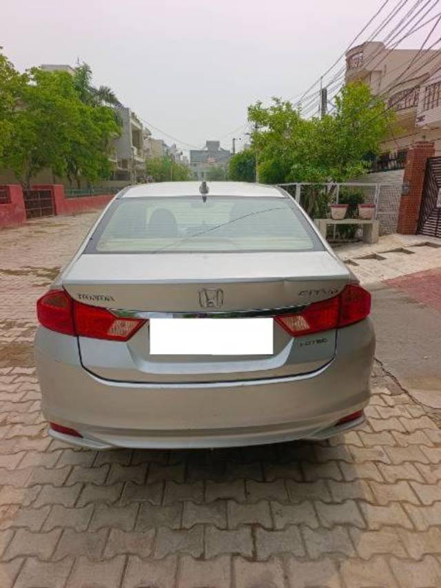 https://images10.gaadi.com/usedcar_image/4601697/original/processed_4b48835d-26dc-42cc-907f-22c488b89157.jpg?imwidth=6402