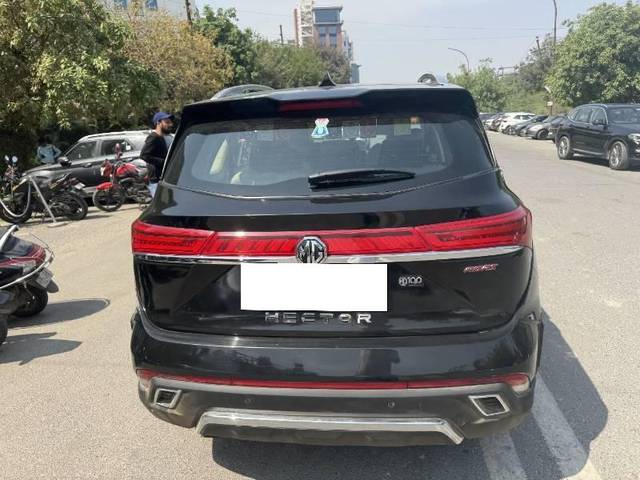 https://images10.gaadi.com/usedcar_image/4601702/original/processed_d56b37c5-65f0-4193-afaf-c7c433feda0c.jpg?imwidth=6401