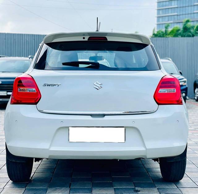 https://images10.gaadi.com/usedcar_image/4601726/original/processed_2c9366e164a933f84b7b8e2940327c5c.jpg?imwidth=6401