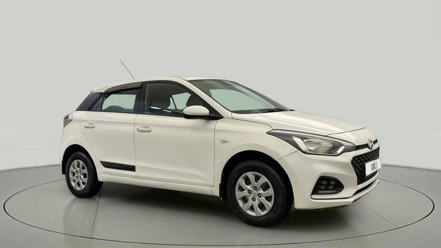 https://images10.gaadi.com/usedcar_image/4601774/original/9842fe9f6ab8ff7840f7ae53bdb28431.jpg?imwidth=6400